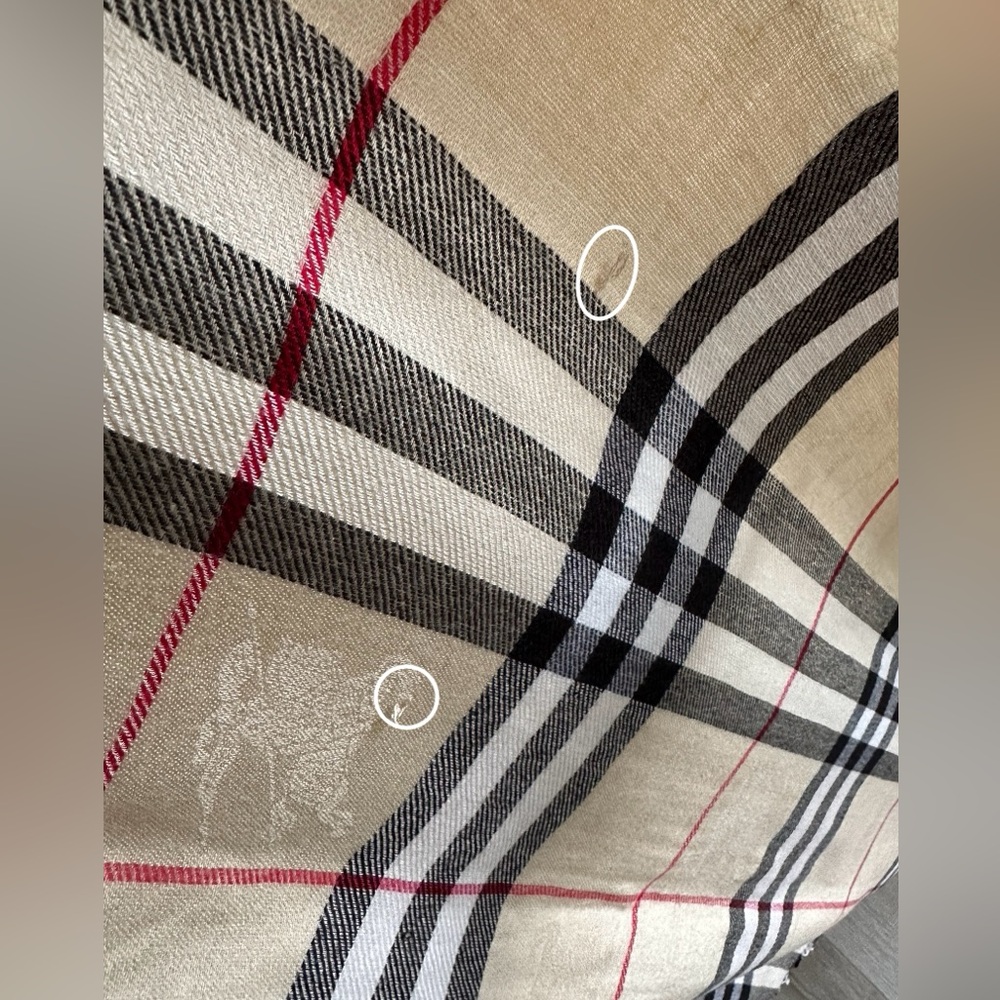 BURBERRY London Large Cashmere & Silk Heritage Check Scarf - Picture 12 of 12
